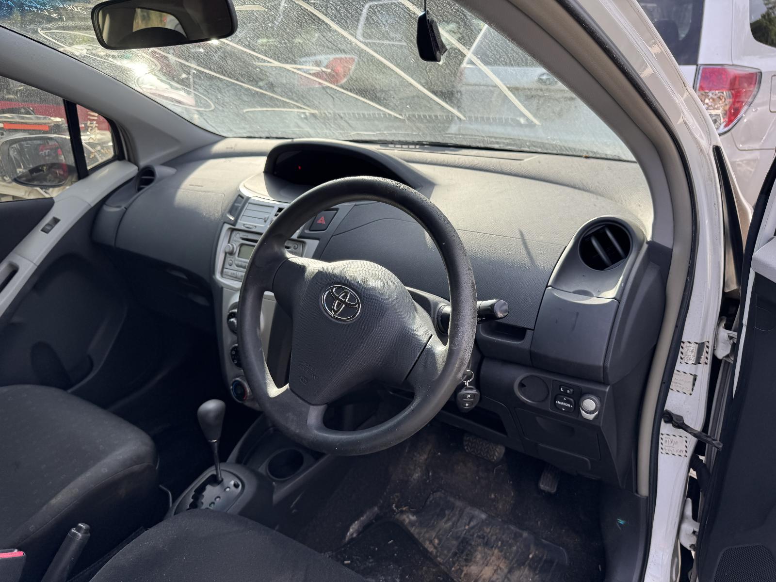 View TOYOTA YARIS 2006 3 Door Hatchback Breaking