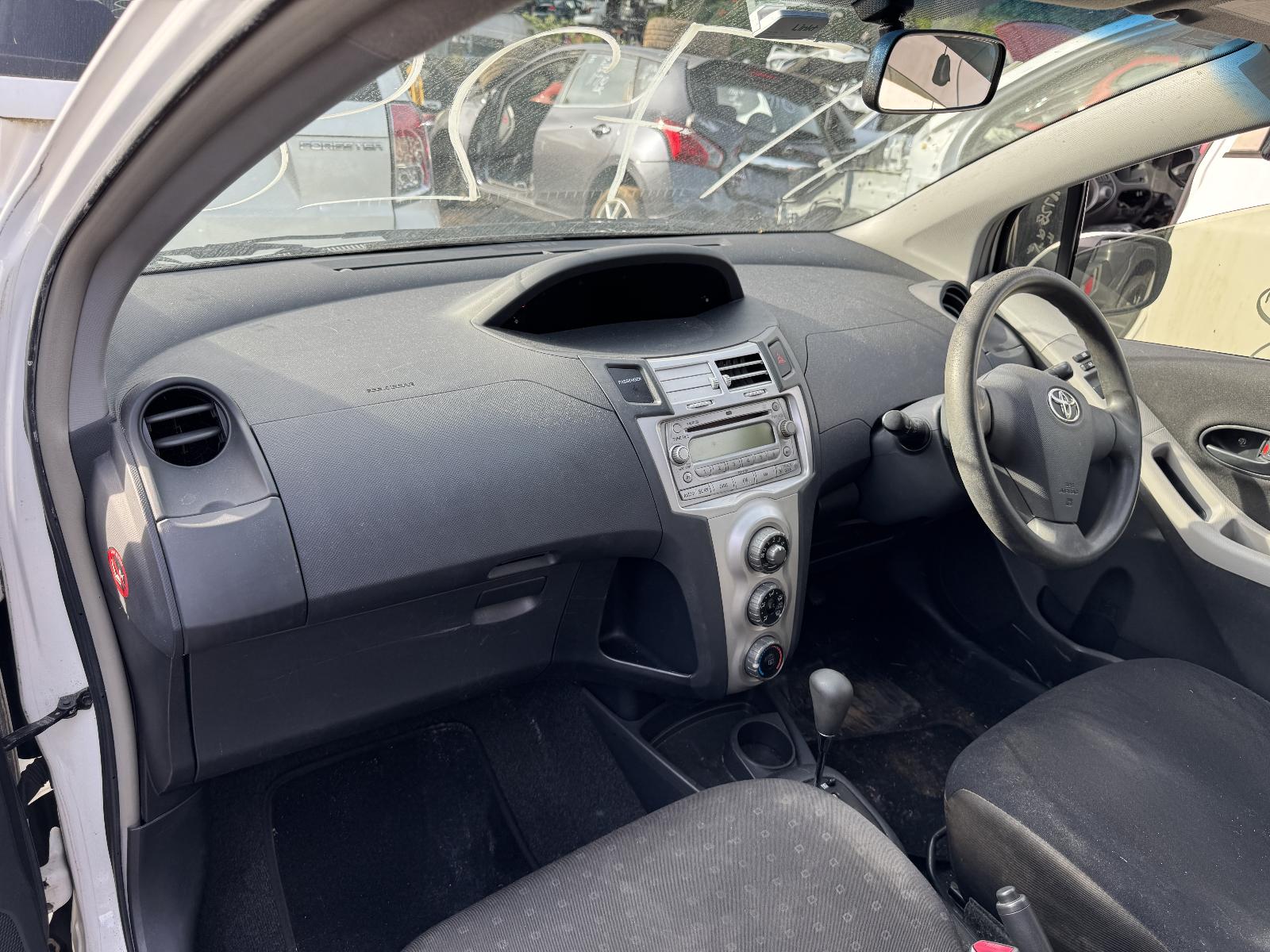 View TOYOTA YARIS 2006 3 Door Hatchback Breaking