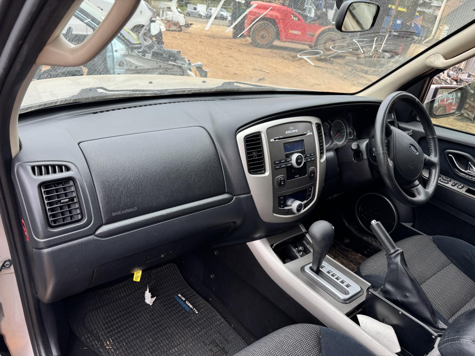 View FORD ESCAPE 2007 4 Door Station Wagon Breaking
