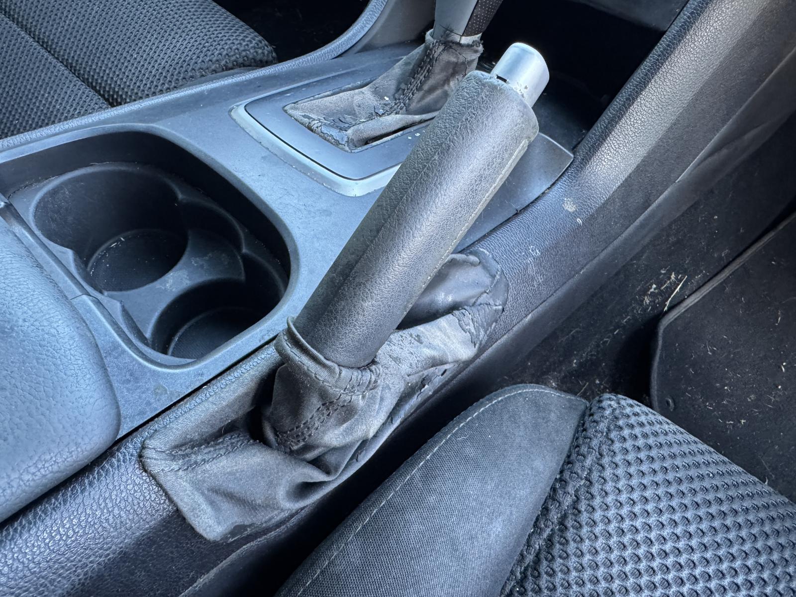 View FORD FALCON 2010 4 Door Sedan Breaking