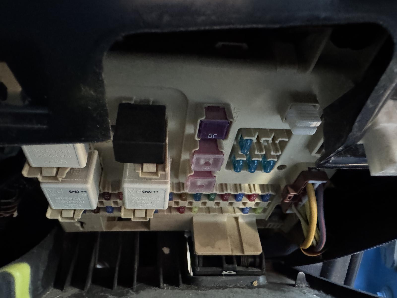 View FORD FALCON 2010 4 Door Sedan Breaking