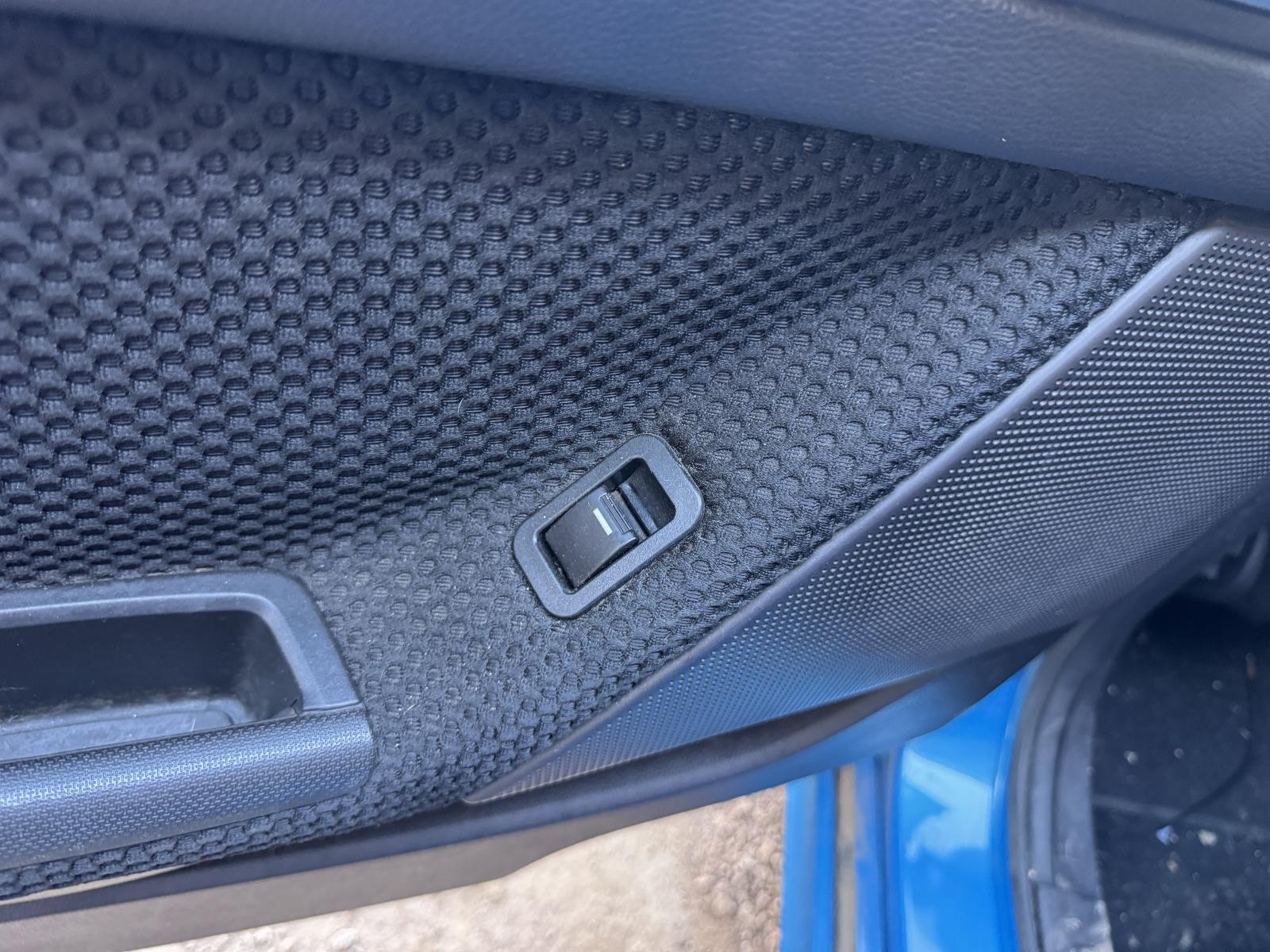 View FORD FALCON 2010 4 Door Sedan Breaking