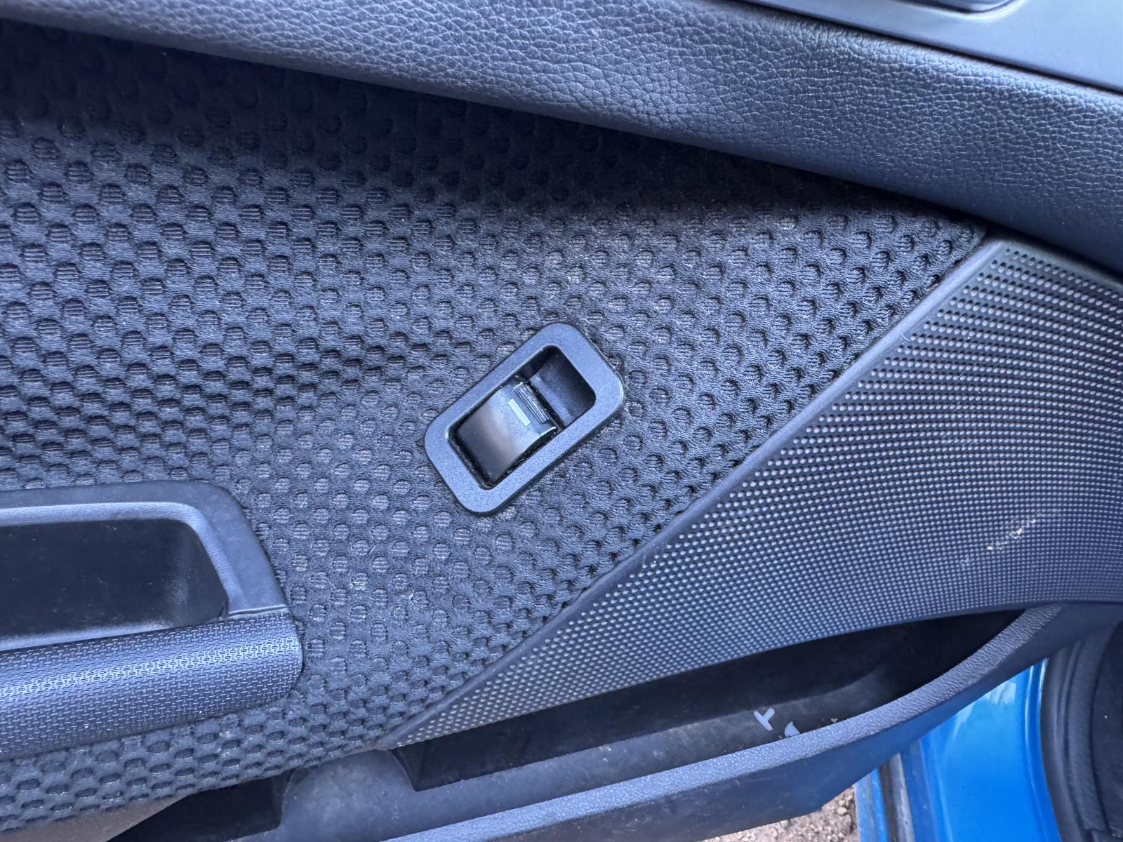View FORD FALCON 2010 4 Door Sedan Breaking