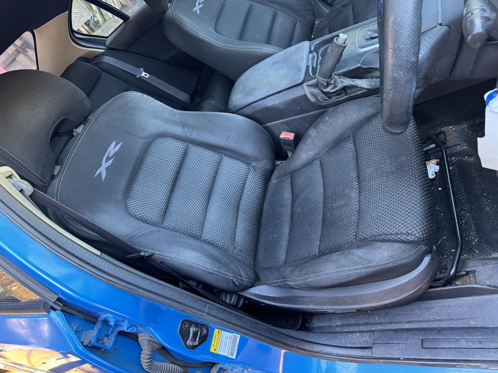 View FORD FALCON 2010 4 Door Sedan Breaking