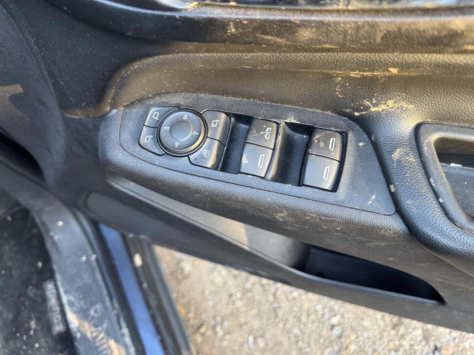 View HOLDEN EQUINOX 2018 5 Door Station Wagon Breaking