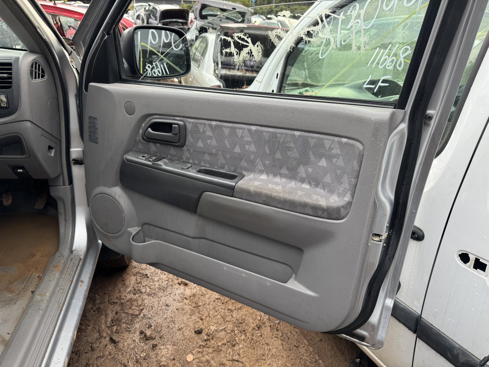 View HOLDEN RODEO 2006 2 Door Utility Breaking