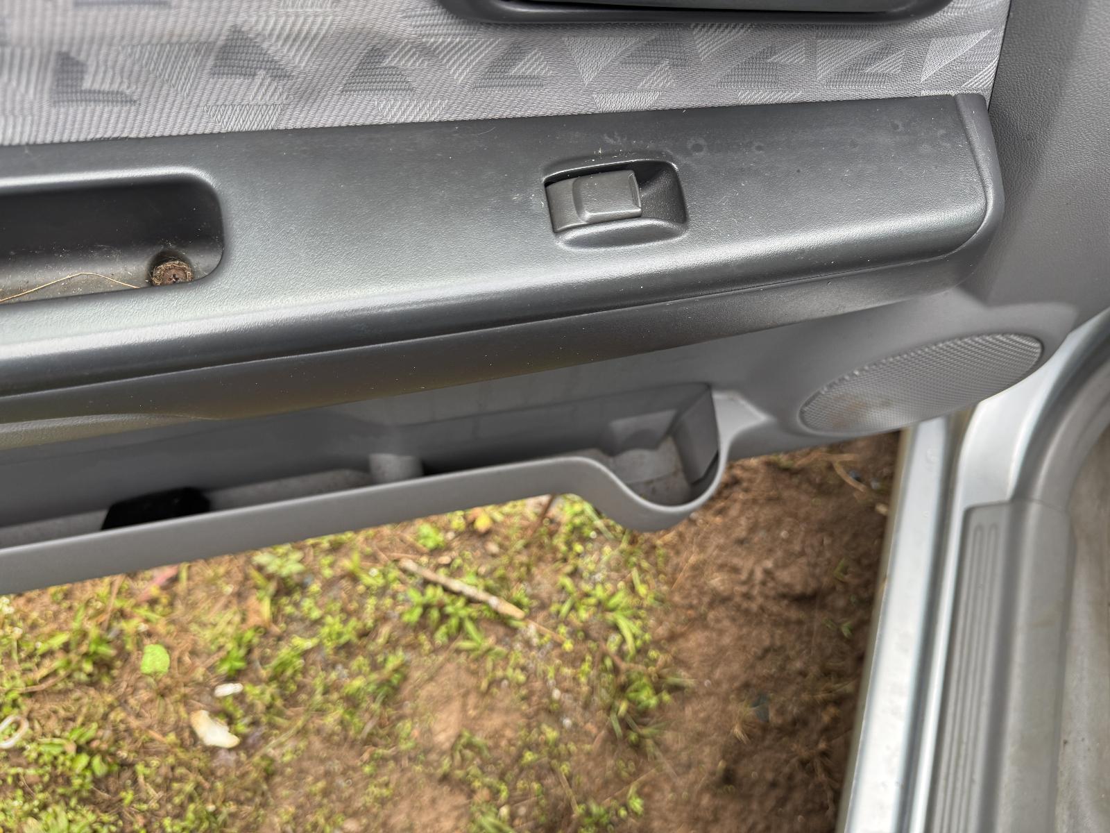 View HOLDEN RODEO 2006 2 Door Utility Breaking