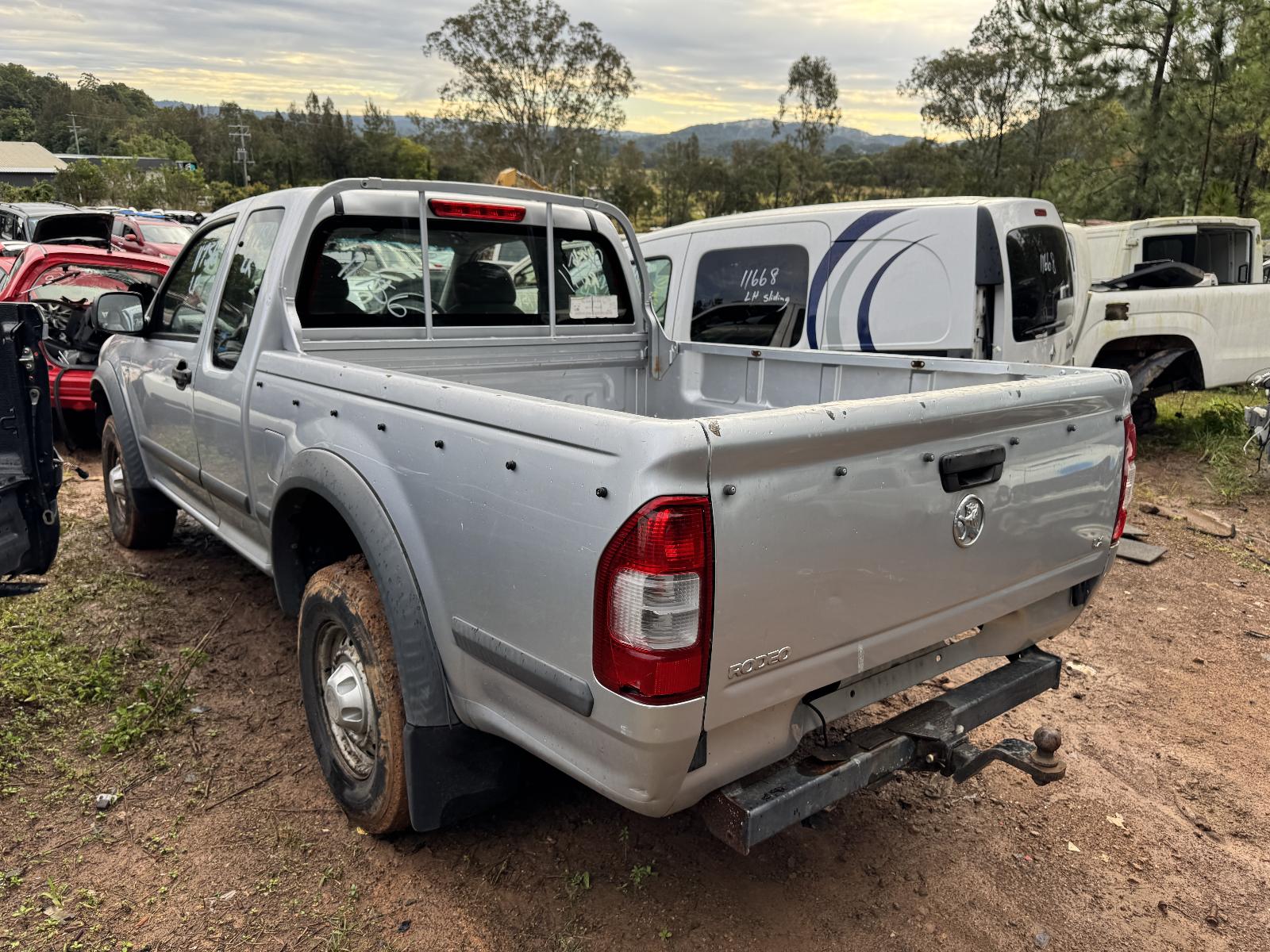 View HOLDEN RODEO 2006 2 Door Utility Breaking