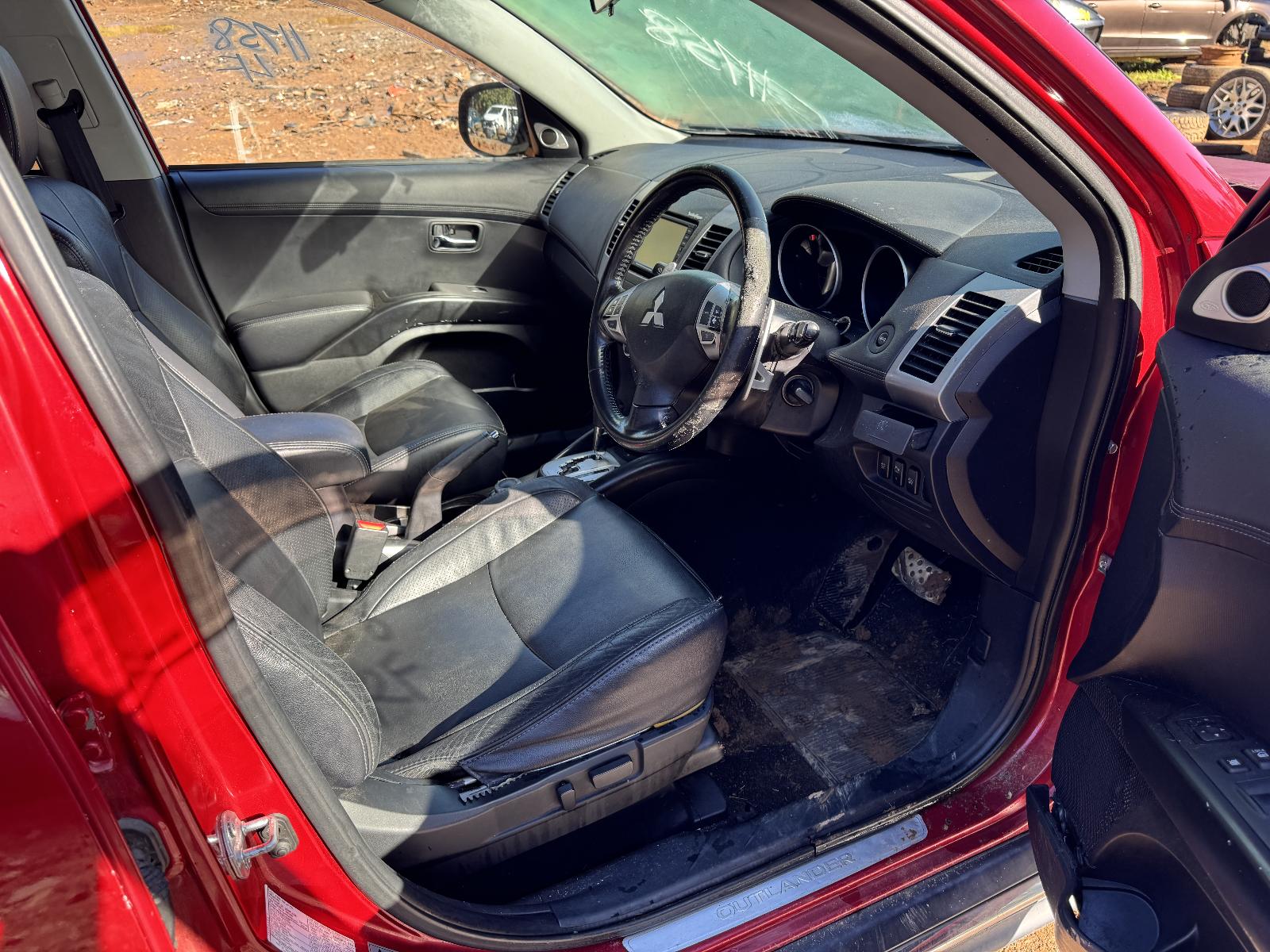 View MITSUBISHI OUTLANDER 2010 5 Door Station Wagon Breaking