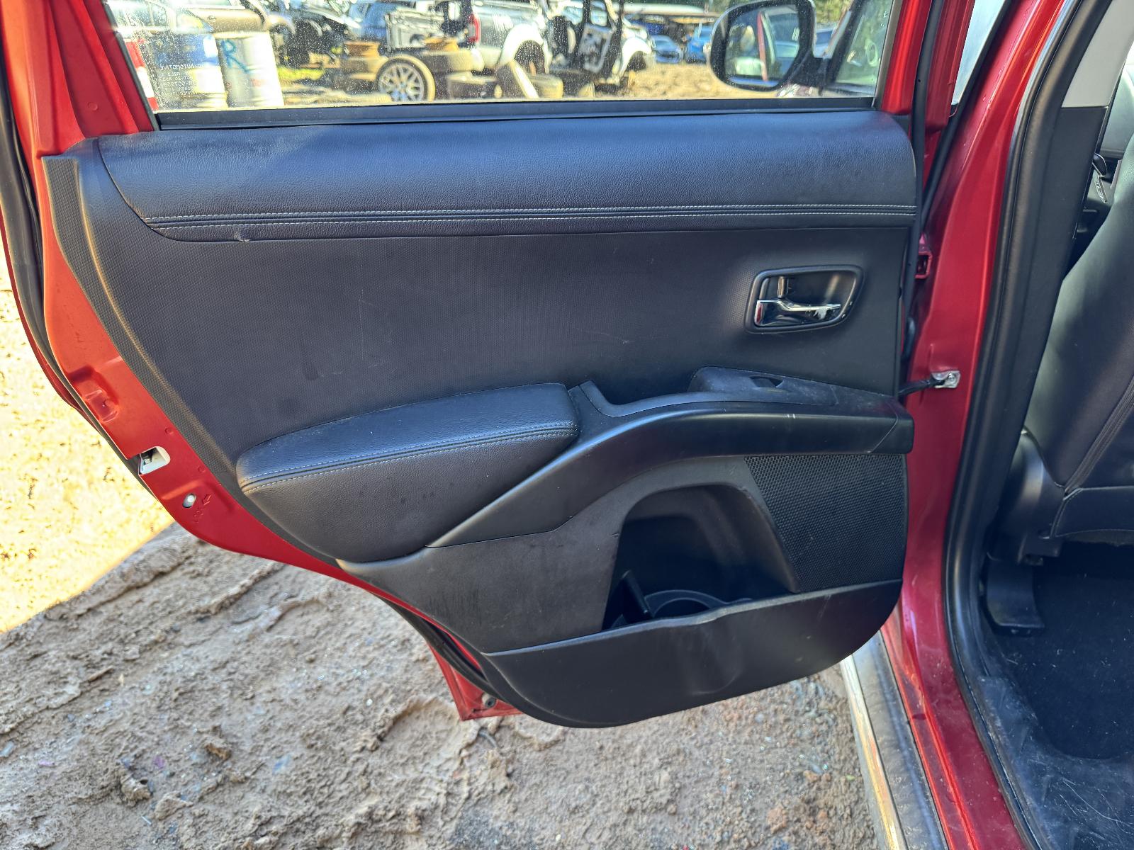 View MITSUBISHI OUTLANDER 2010 5 Door Station Wagon Breaking