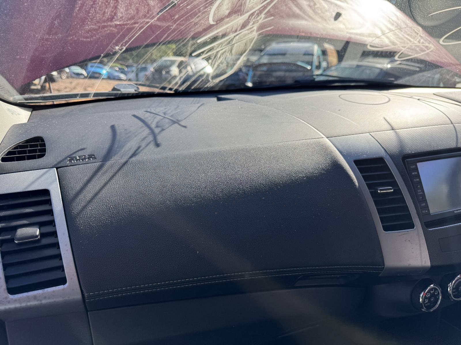View MITSUBISHI OUTLANDER 2010 5 Door Station Wagon Breaking