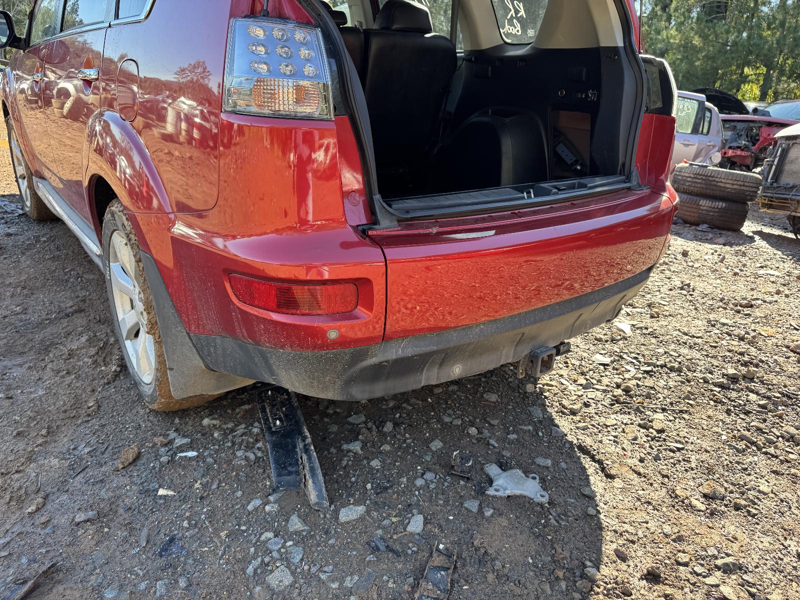 View MITSUBISHI OUTLANDER 2010 5 Door Station Wagon Breaking