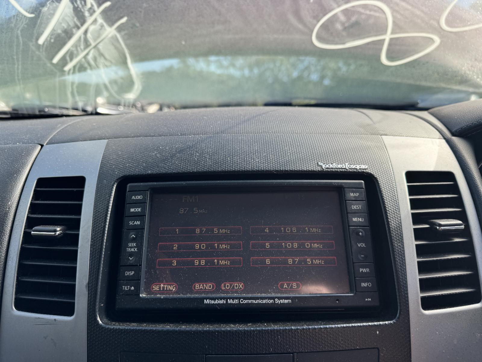View MITSUBISHI OUTLANDER 2010 5 Door Station Wagon Breaking