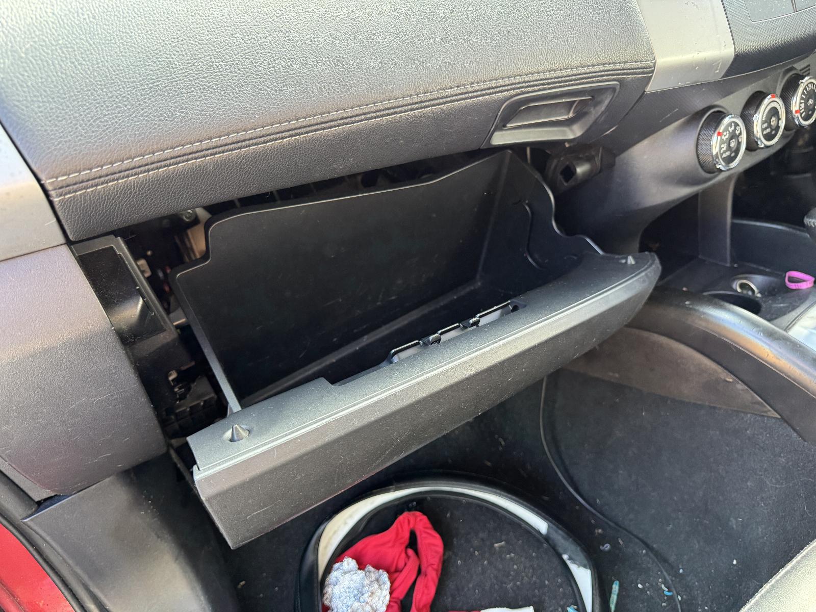 View MITSUBISHI OUTLANDER 2010 5 Door Station Wagon Breaking
