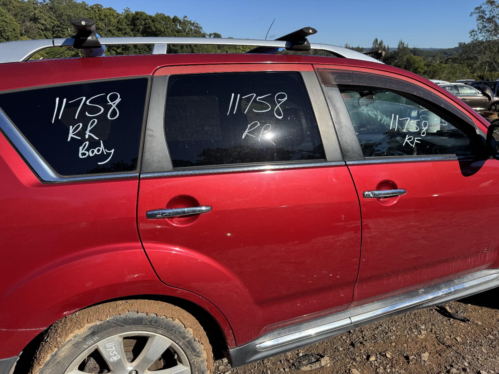 View MITSUBISHI OUTLANDER 2010 5 Door Station Wagon Breaking