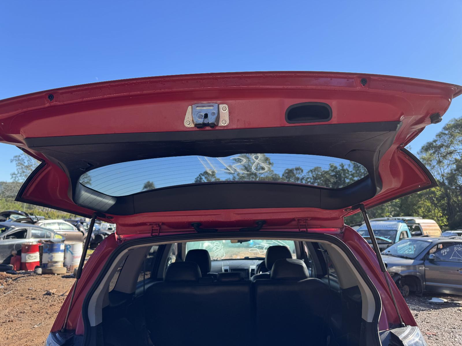 View MITSUBISHI OUTLANDER 2010 5 Door Station Wagon Breaking