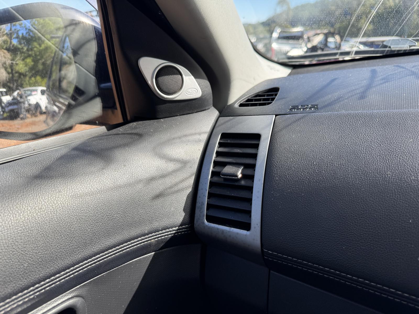 View MITSUBISHI OUTLANDER 2010 5 Door Station Wagon Breaking