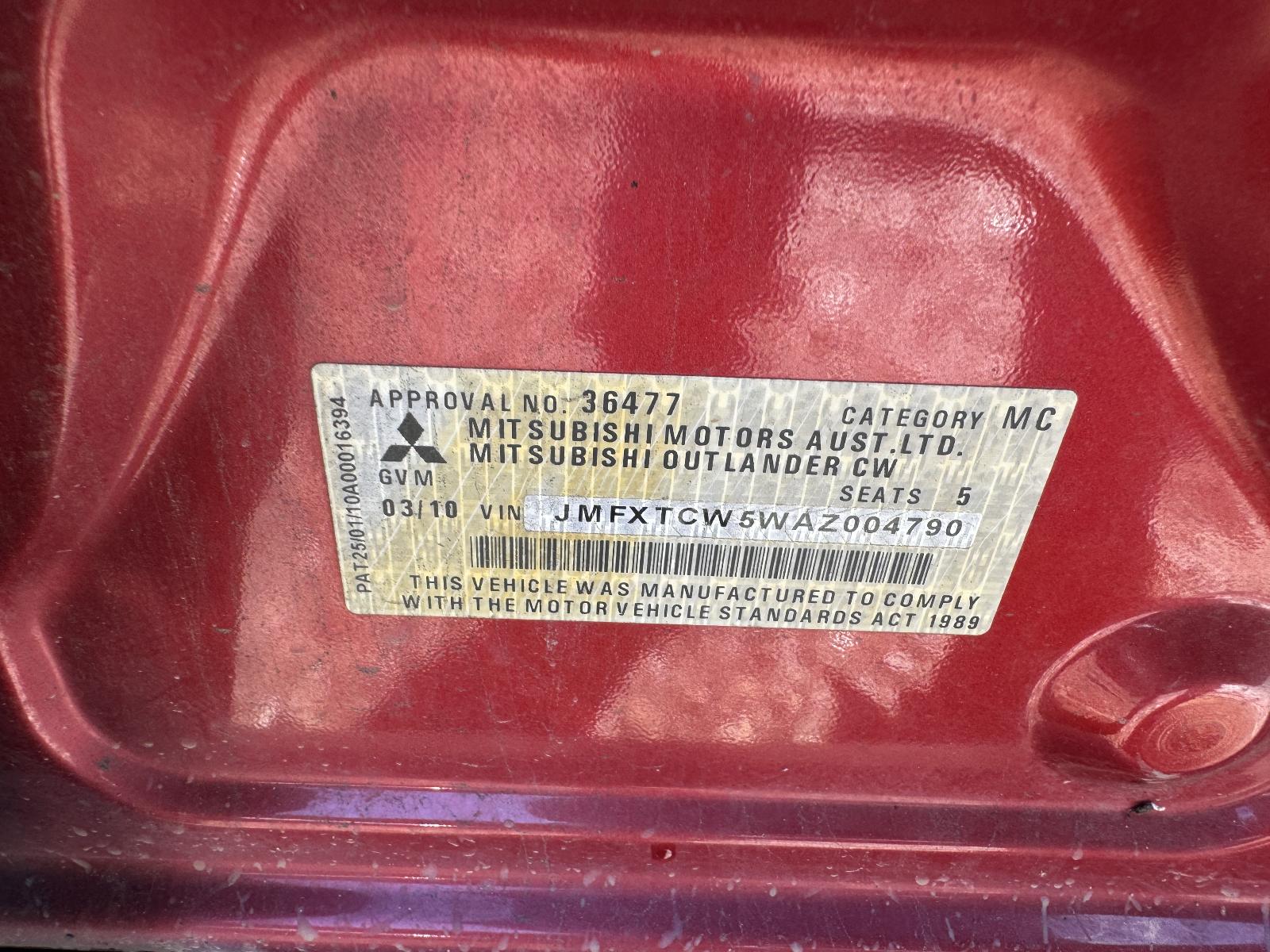 View MITSUBISHI OUTLANDER 2010 5 Door Station Wagon Breaking