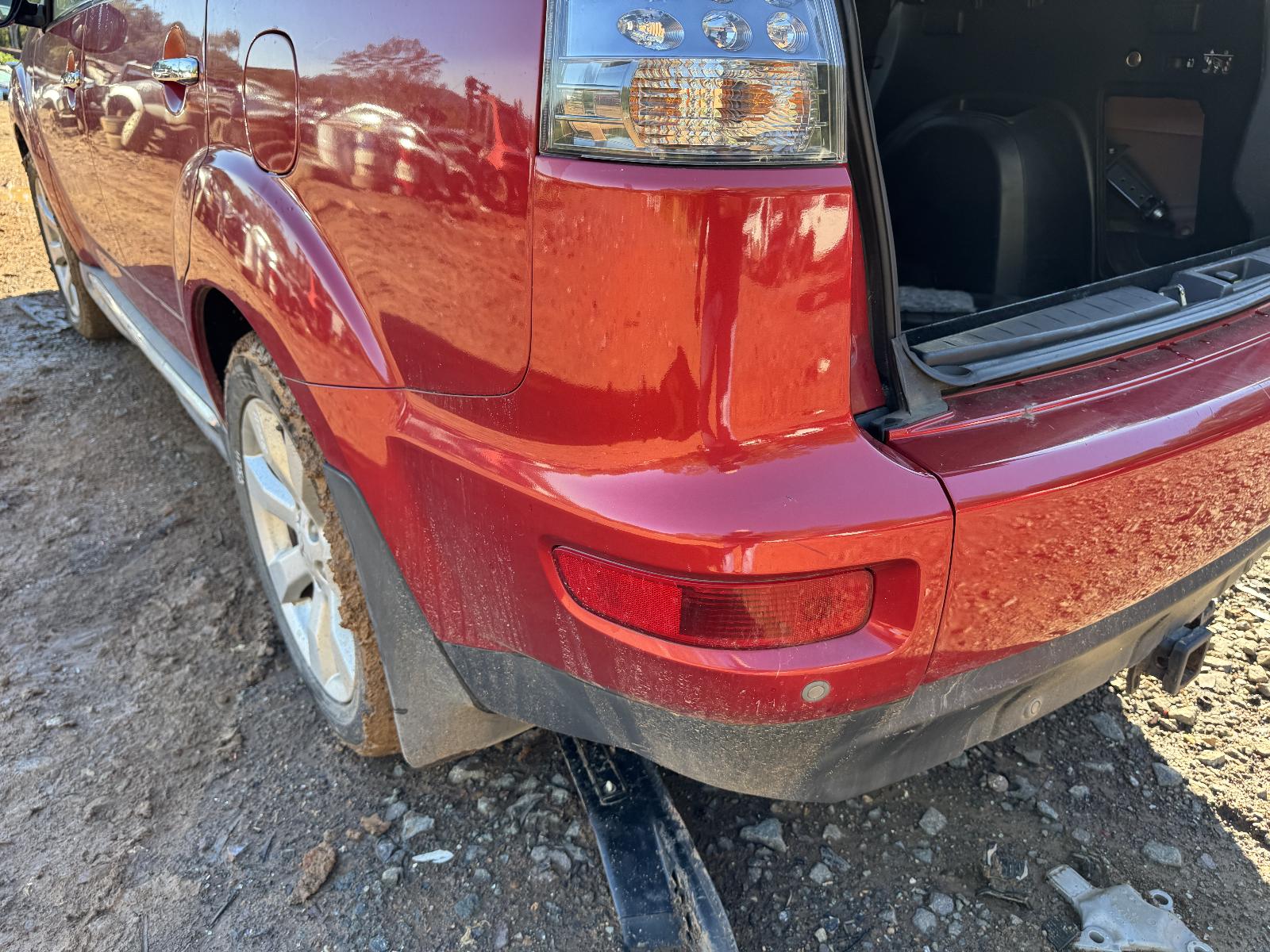 View MITSUBISHI OUTLANDER 2010 5 Door Station Wagon Breaking