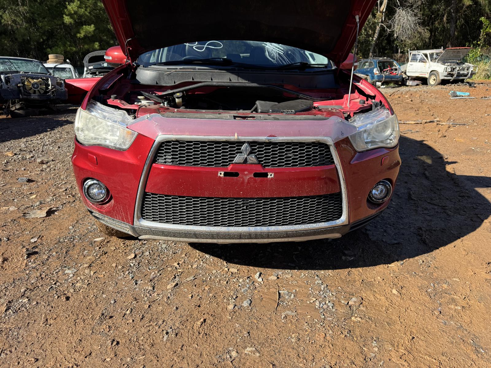 View MITSUBISHI OUTLANDER 2010 5 Door Station Wagon Breaking