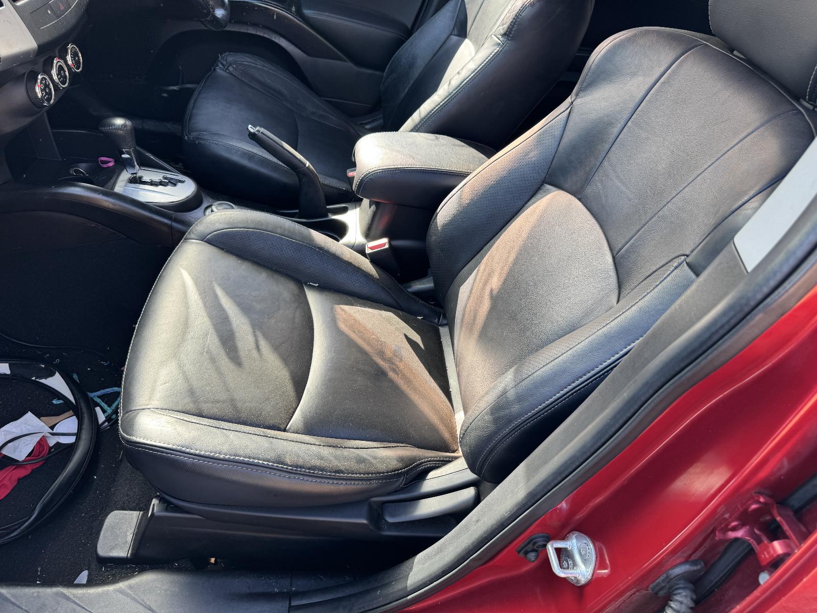 View MITSUBISHI OUTLANDER 2010 5 Door Station Wagon Breaking