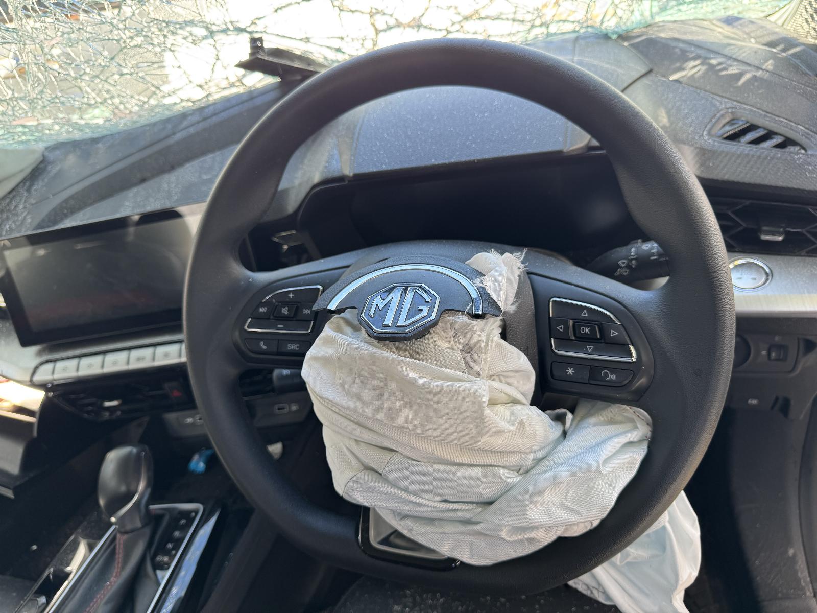 View MG MG5 2023 4 Door Sedan Breaking