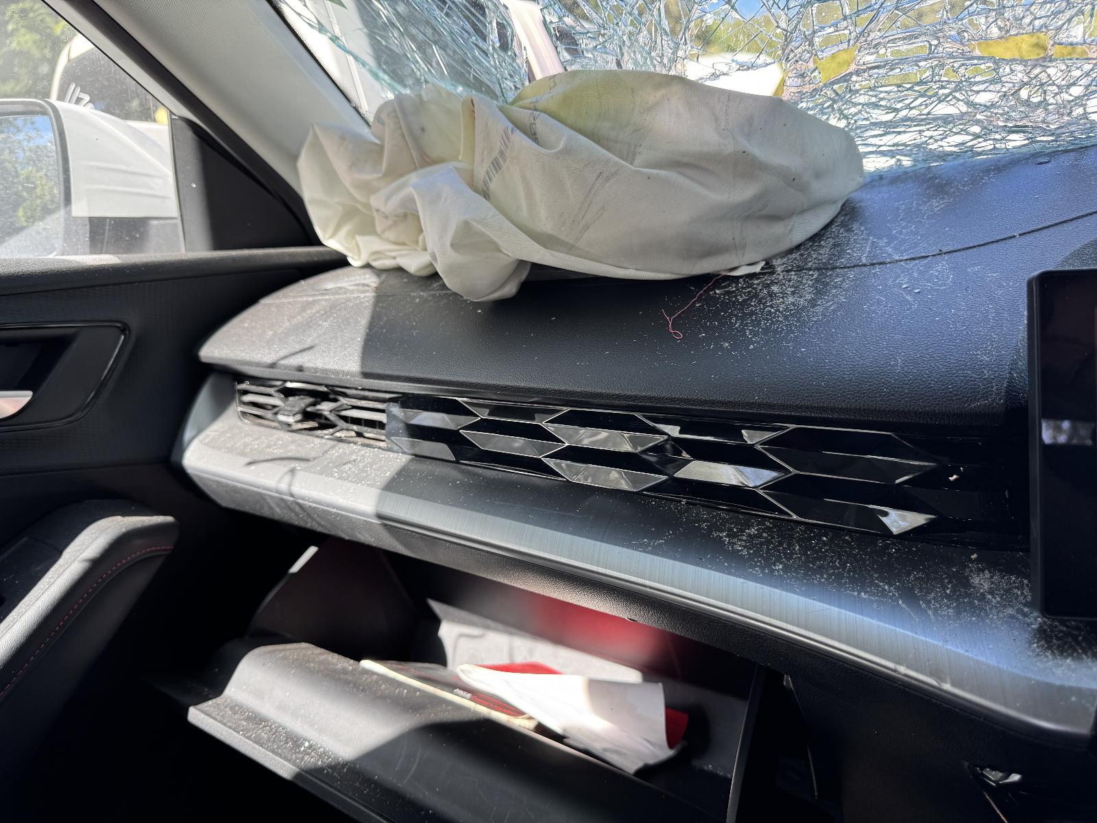 View MG MG5 2023 4 Door Sedan Breaking