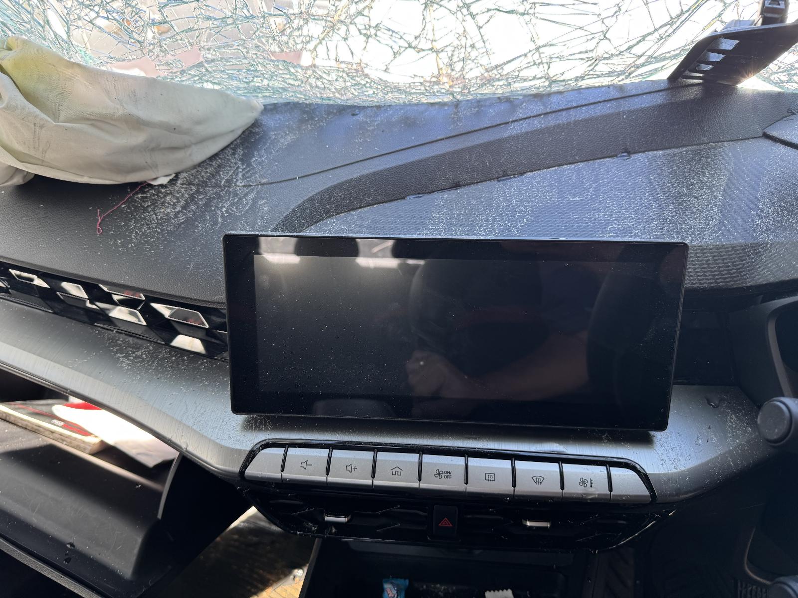 View MG MG5 2023 4 Door Sedan Breaking