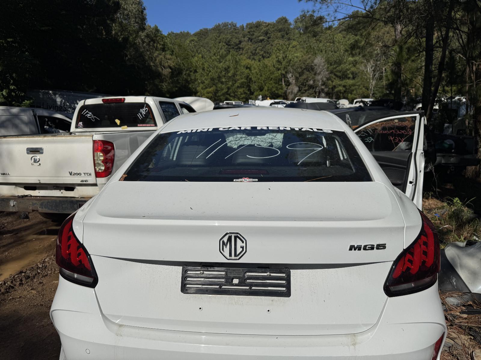 View MG MG5 2023 4 Door Sedan Breaking
