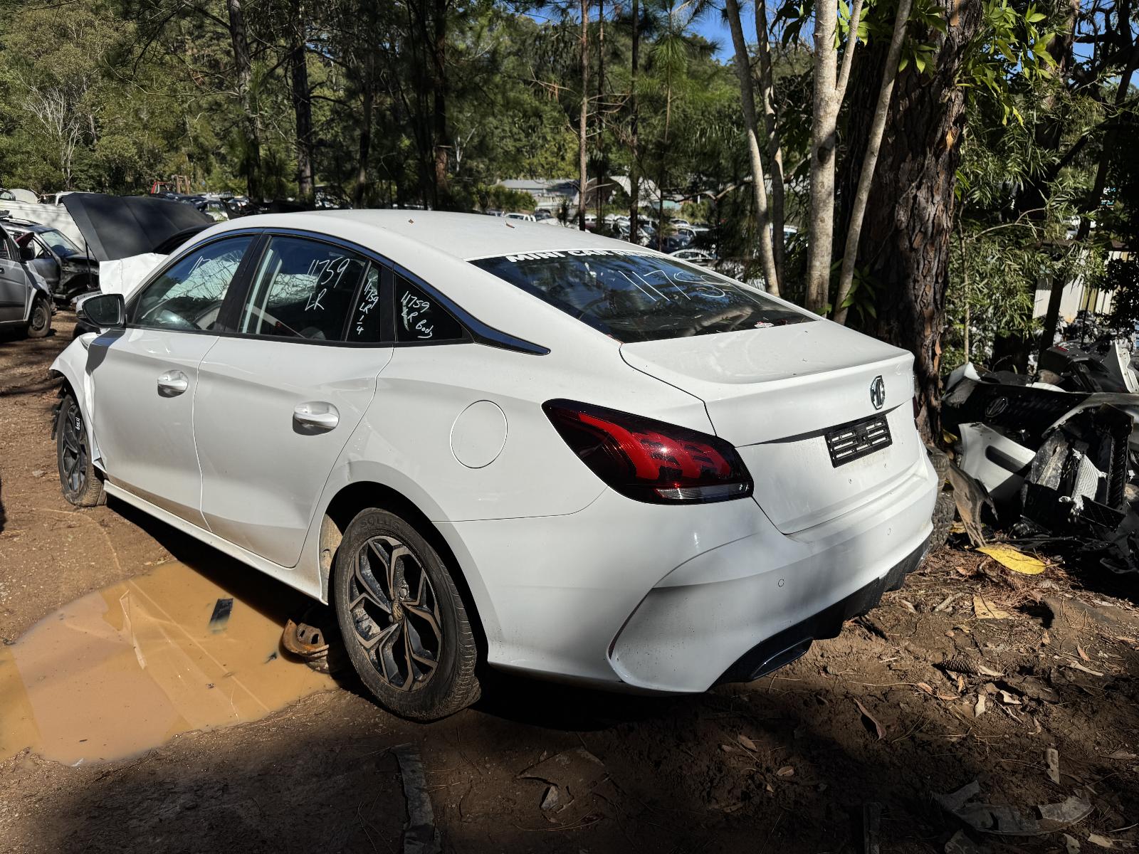 View MG MG5 2023 4 Door Sedan Breaking