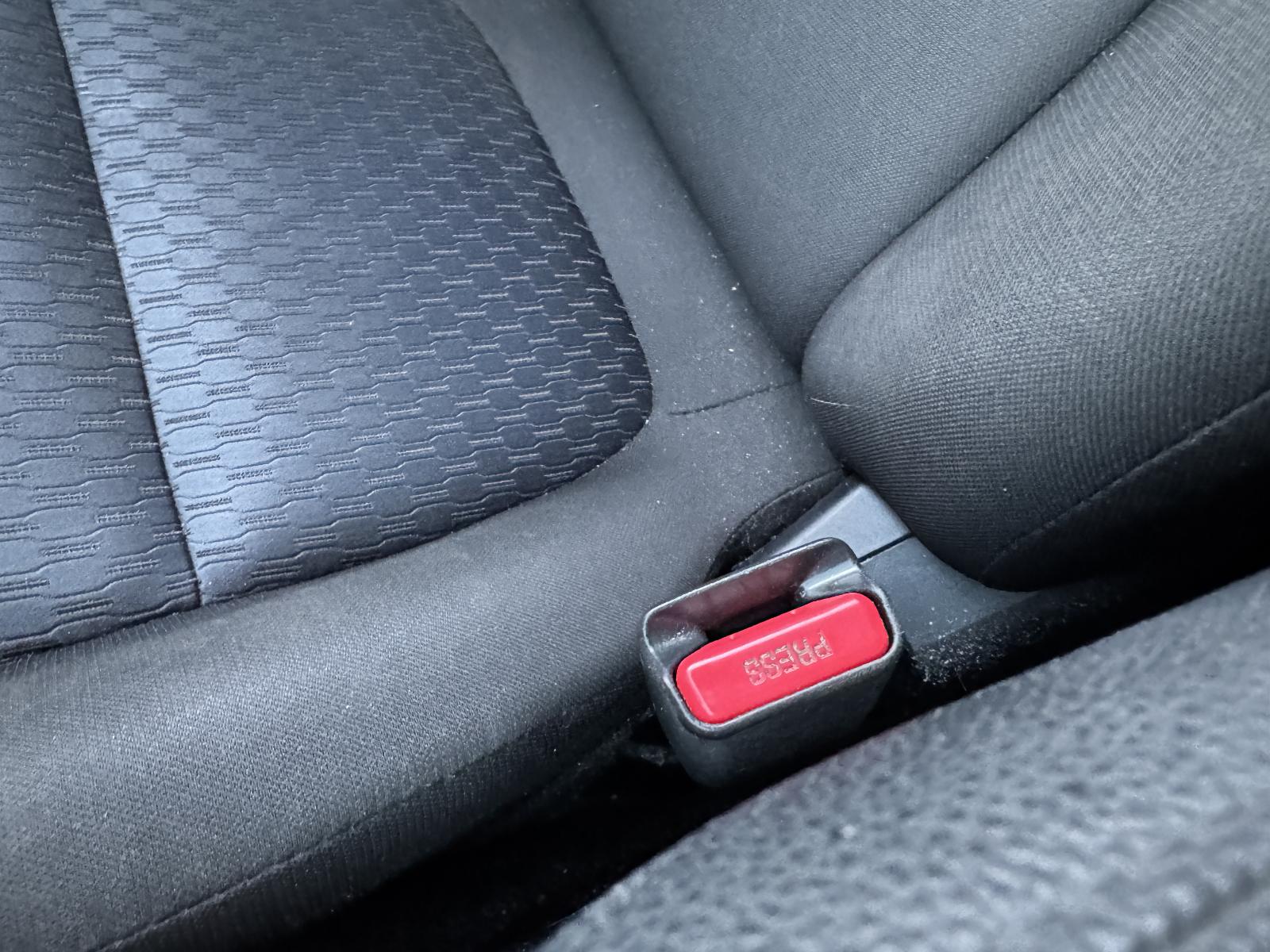 View MITSUBISHI OUTLANDER 2012 5 Door Station Wagon Breaking