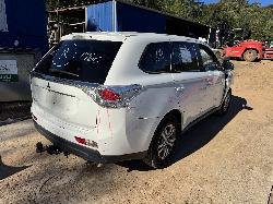 View MITSUBISHI OUTLANDER 2012 5 Door Station Wagon Breaking
