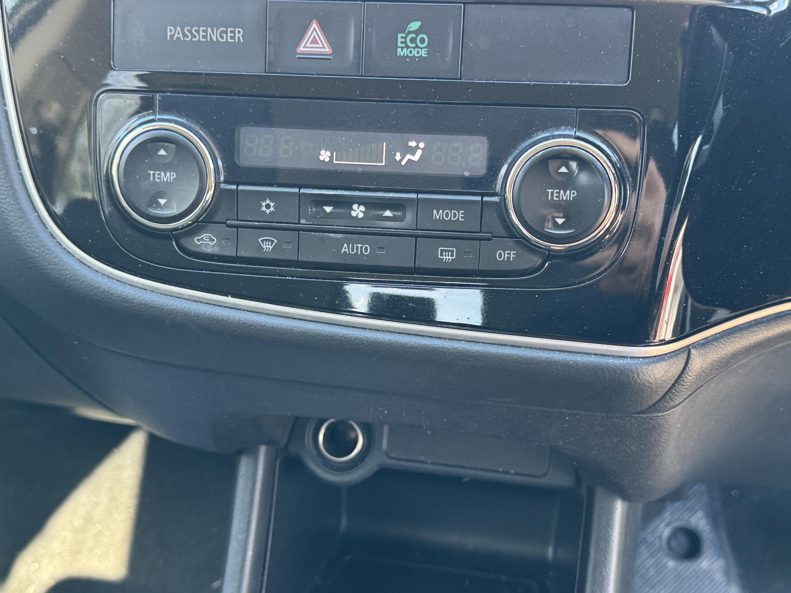 View MITSUBISHI OUTLANDER 2012 5 Door Station Wagon Breaking