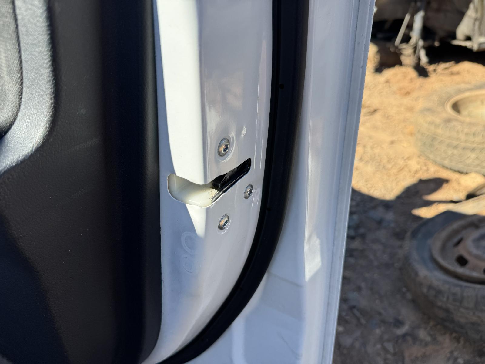 View MITSUBISHI OUTLANDER 2012 5 Door Station Wagon Breaking