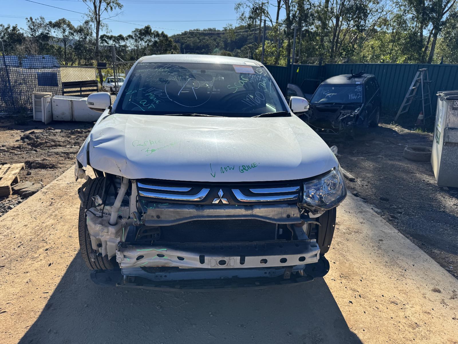 View MITSUBISHI OUTLANDER 2012 5 Door Station Wagon Breaking