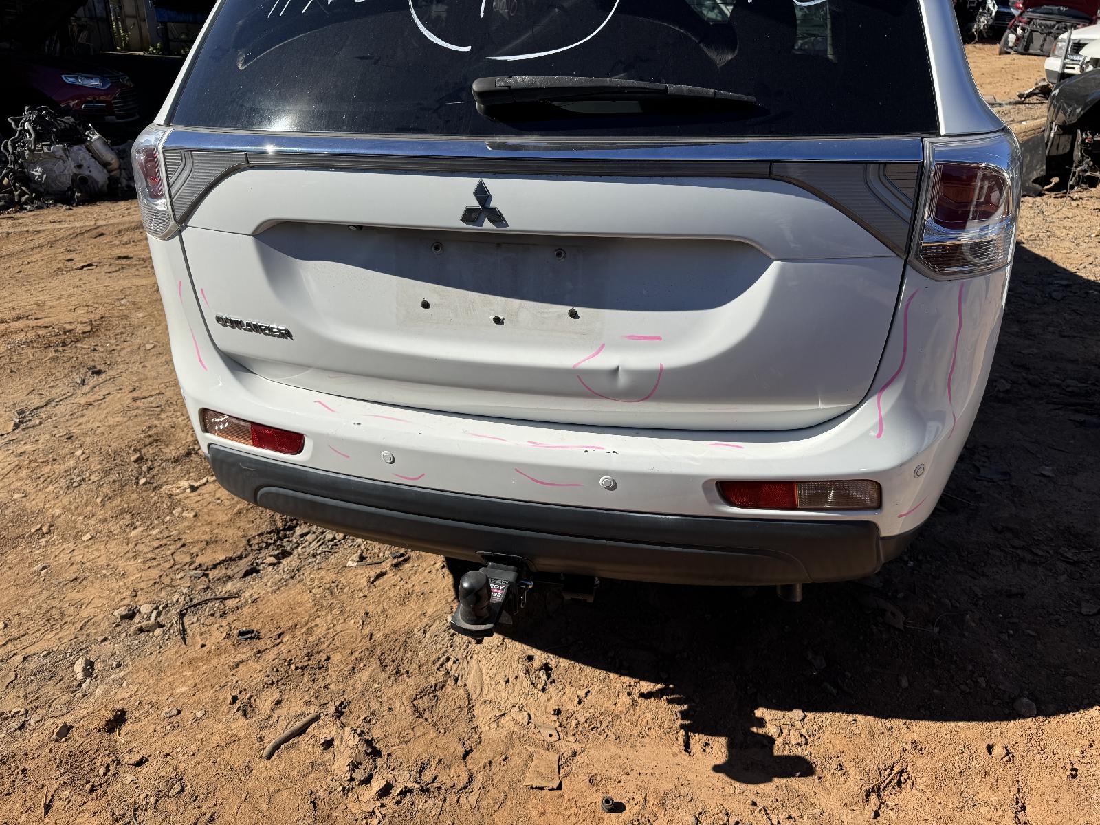 View MITSUBISHI OUTLANDER 2012 5 Door Station Wagon Breaking