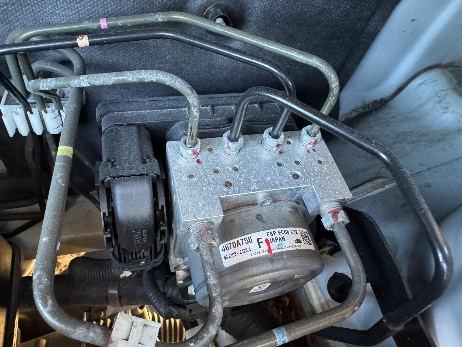 View MITSUBISHI OUTLANDER 2012 5 Door Station Wagon Breaking