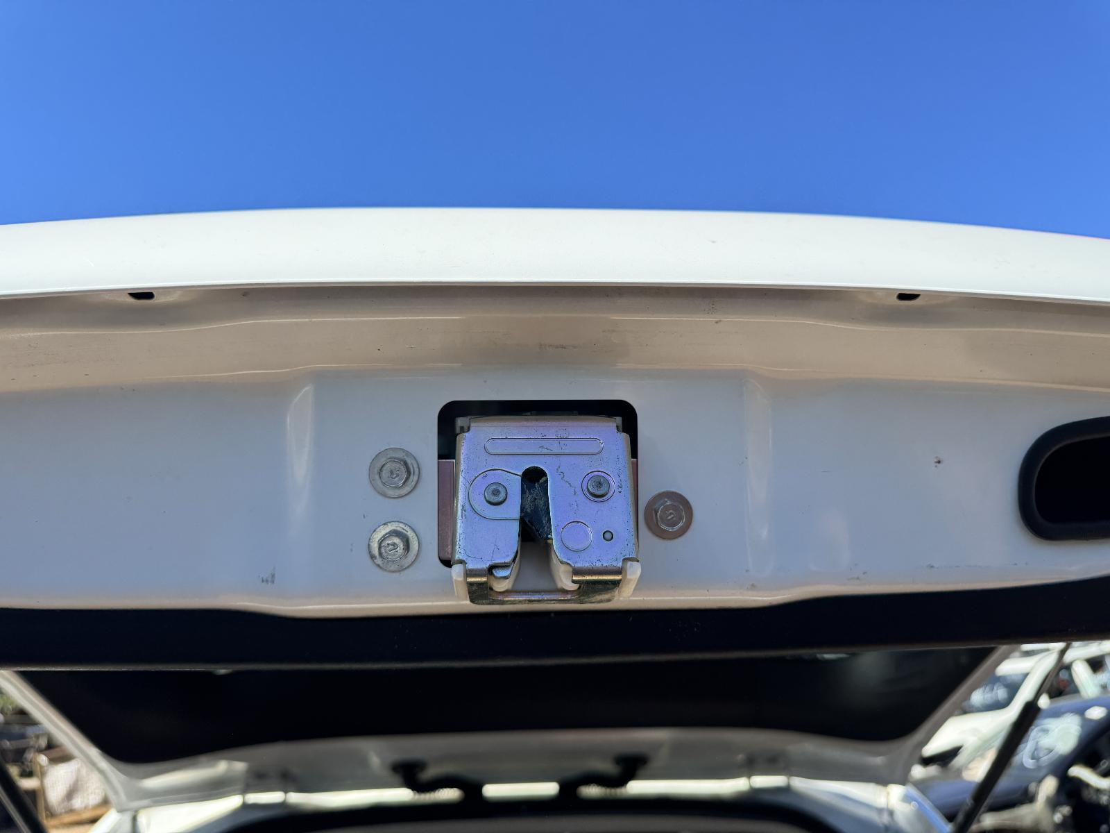 View MITSUBISHI OUTLANDER 2012 5 Door Station Wagon Breaking