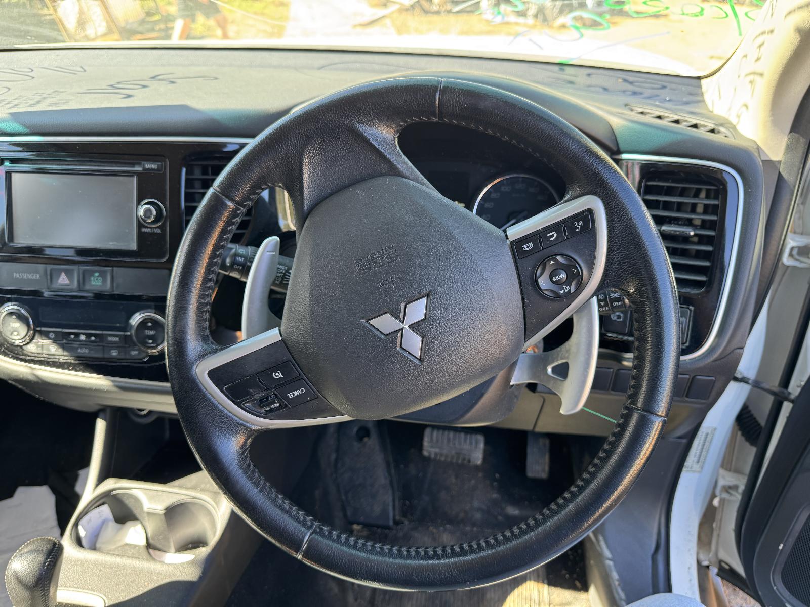 View MITSUBISHI OUTLANDER 2012 5 Door Station Wagon Breaking