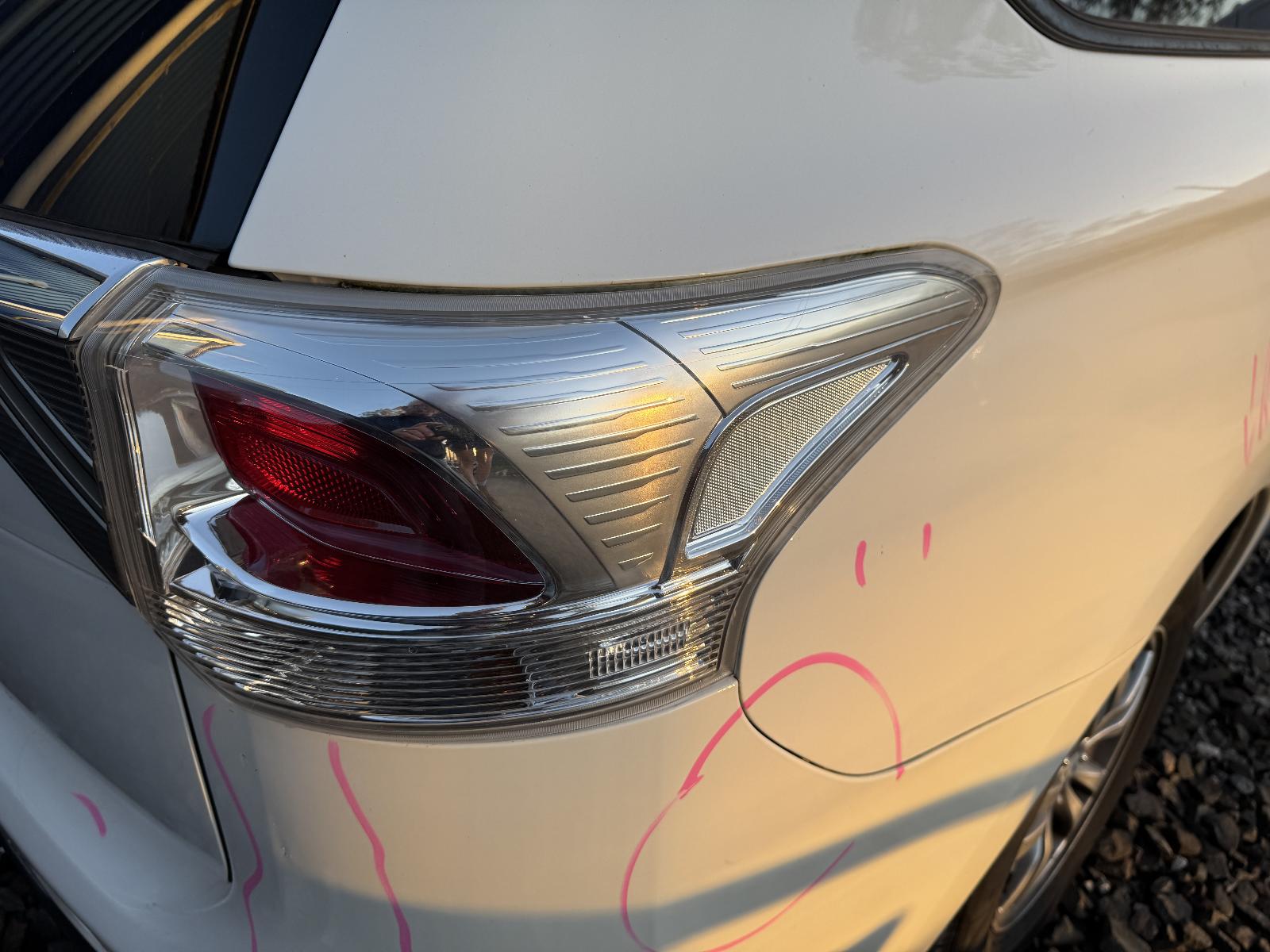 View MITSUBISHI OUTLANDER 2012 5 Door Station Wagon Breaking