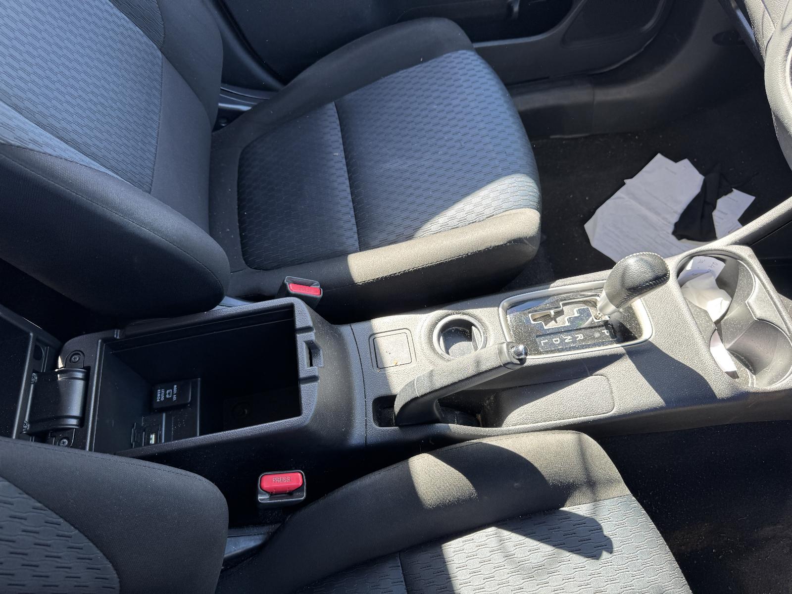 View MITSUBISHI OUTLANDER 2012 5 Door Station Wagon Breaking