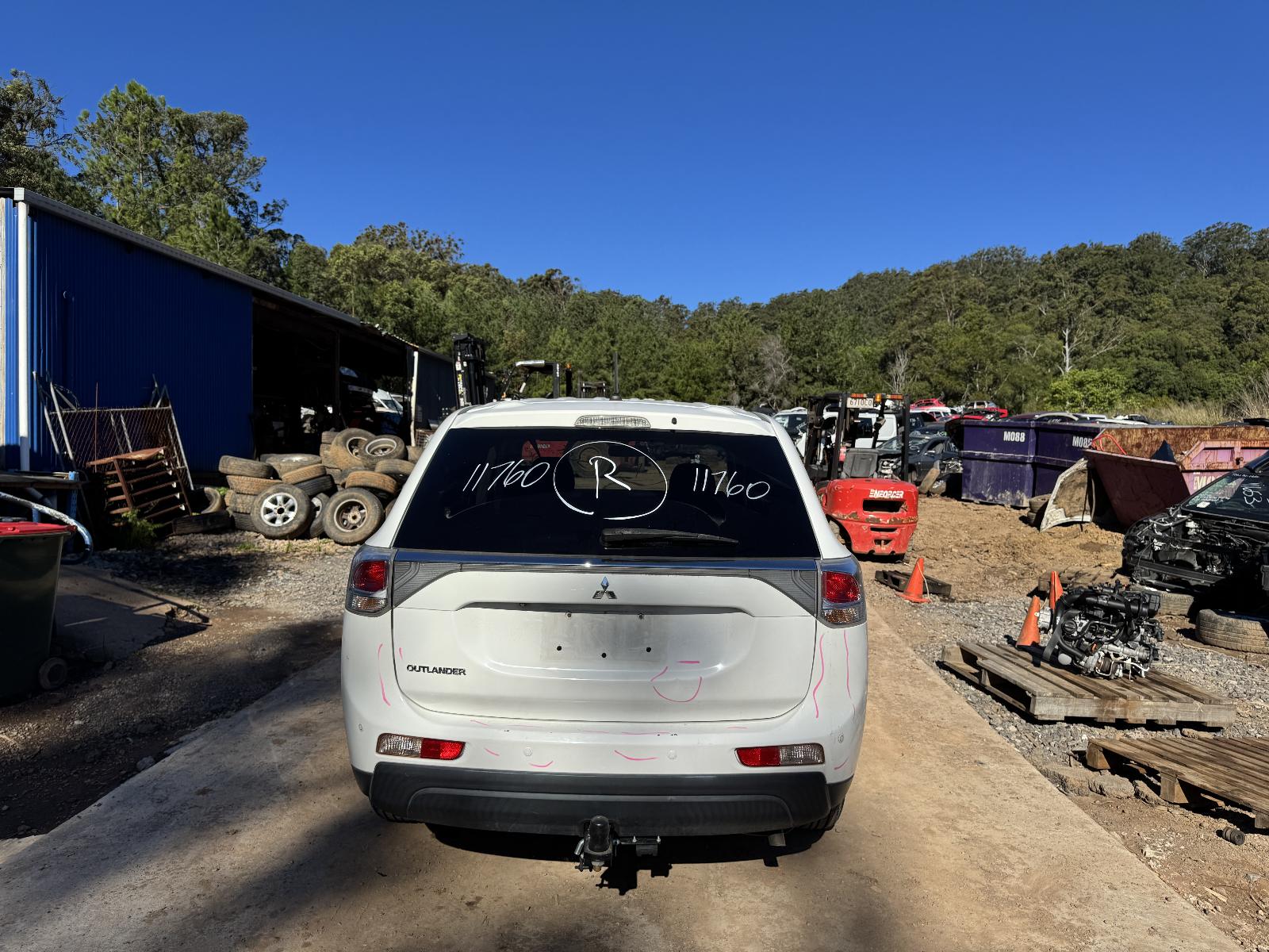 View MITSUBISHI OUTLANDER 2012 5 Door Station Wagon Breaking