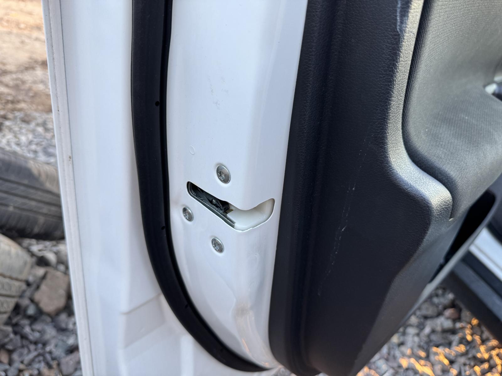 View MITSUBISHI OUTLANDER 2012 5 Door Station Wagon Breaking