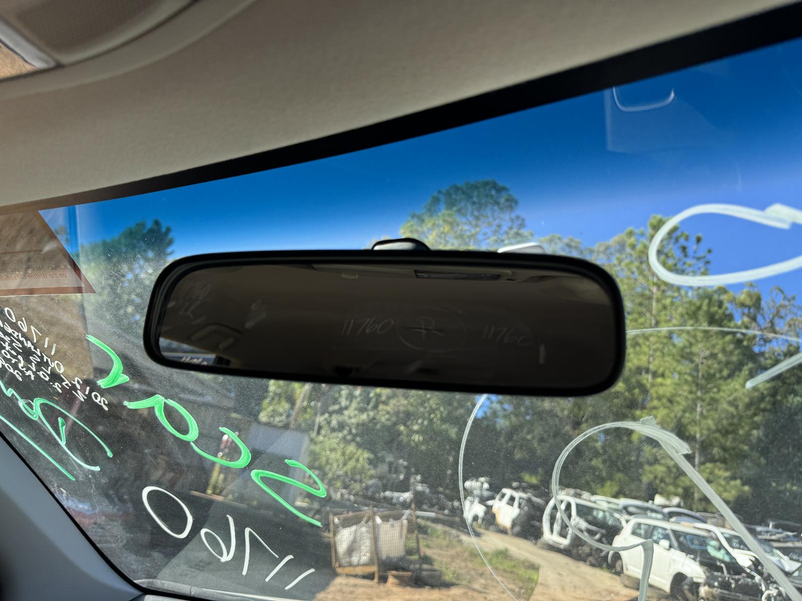 View MITSUBISHI OUTLANDER 2012 5 Door Station Wagon Breaking