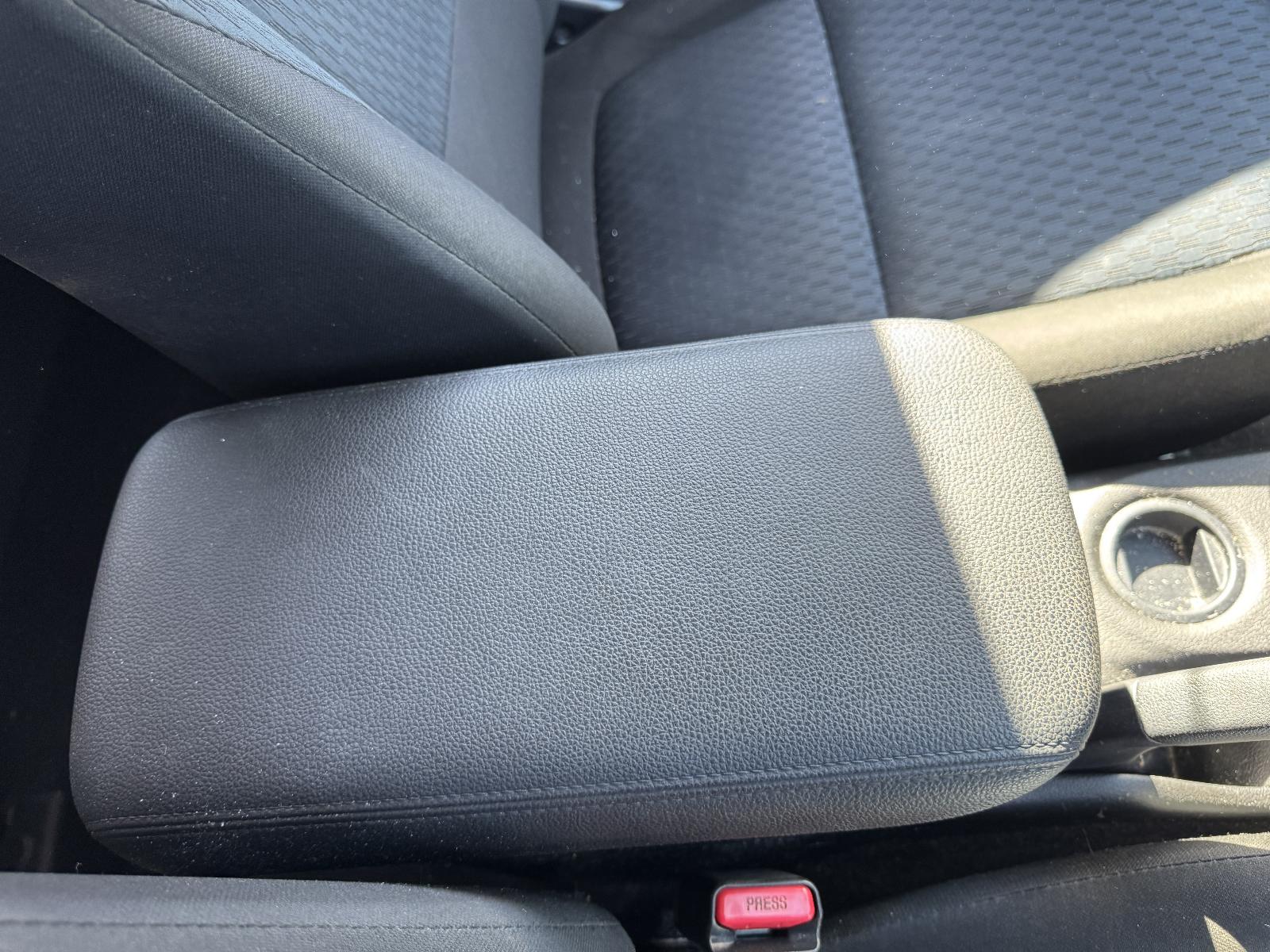 View MITSUBISHI OUTLANDER 2012 5 Door Station Wagon Breaking