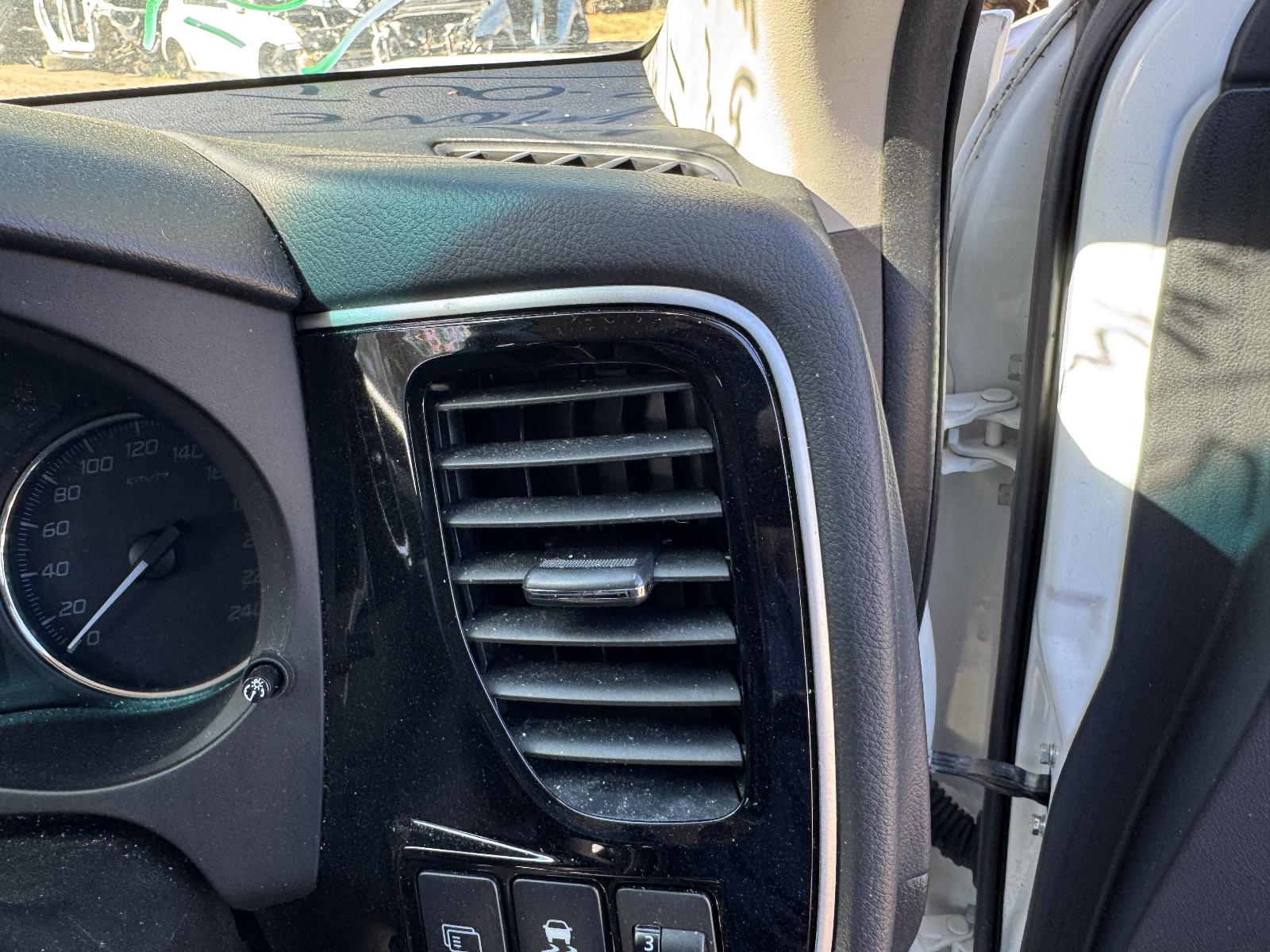 View MITSUBISHI OUTLANDER 2012 5 Door Station Wagon Breaking