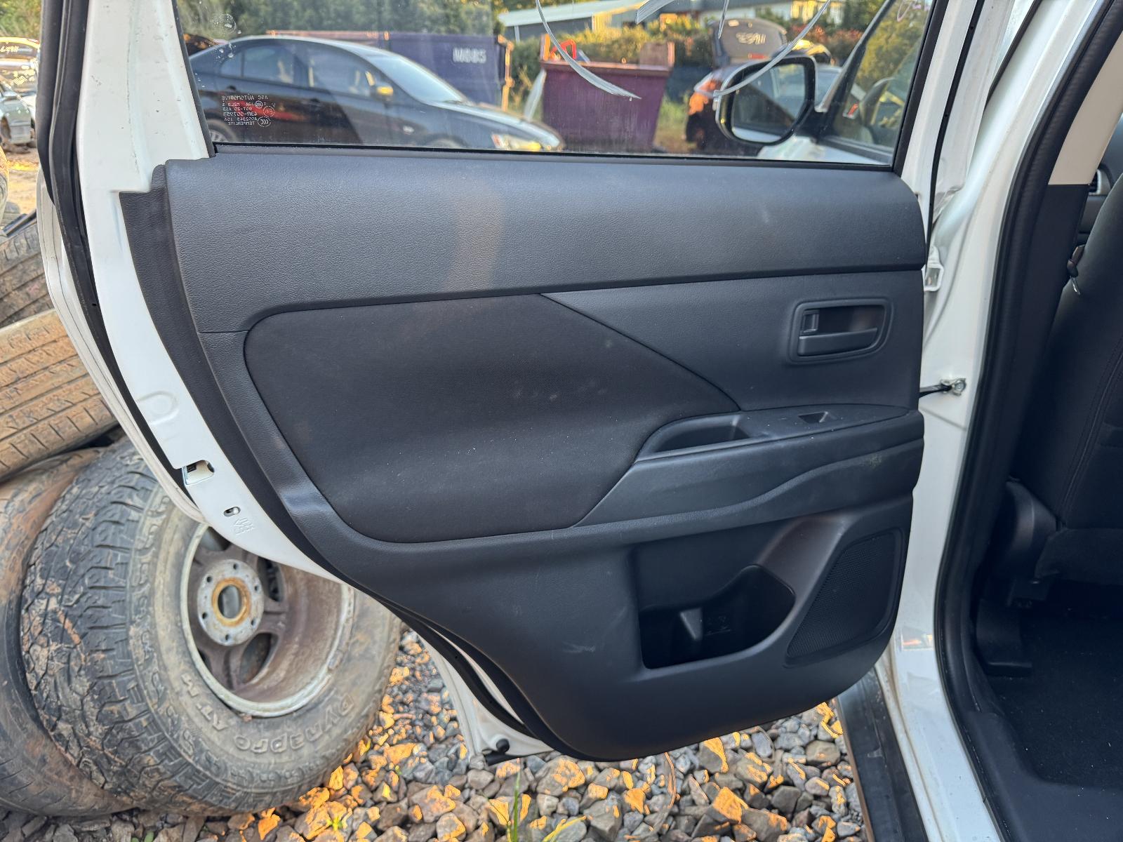 View MITSUBISHI OUTLANDER 2012 5 Door Station Wagon Breaking