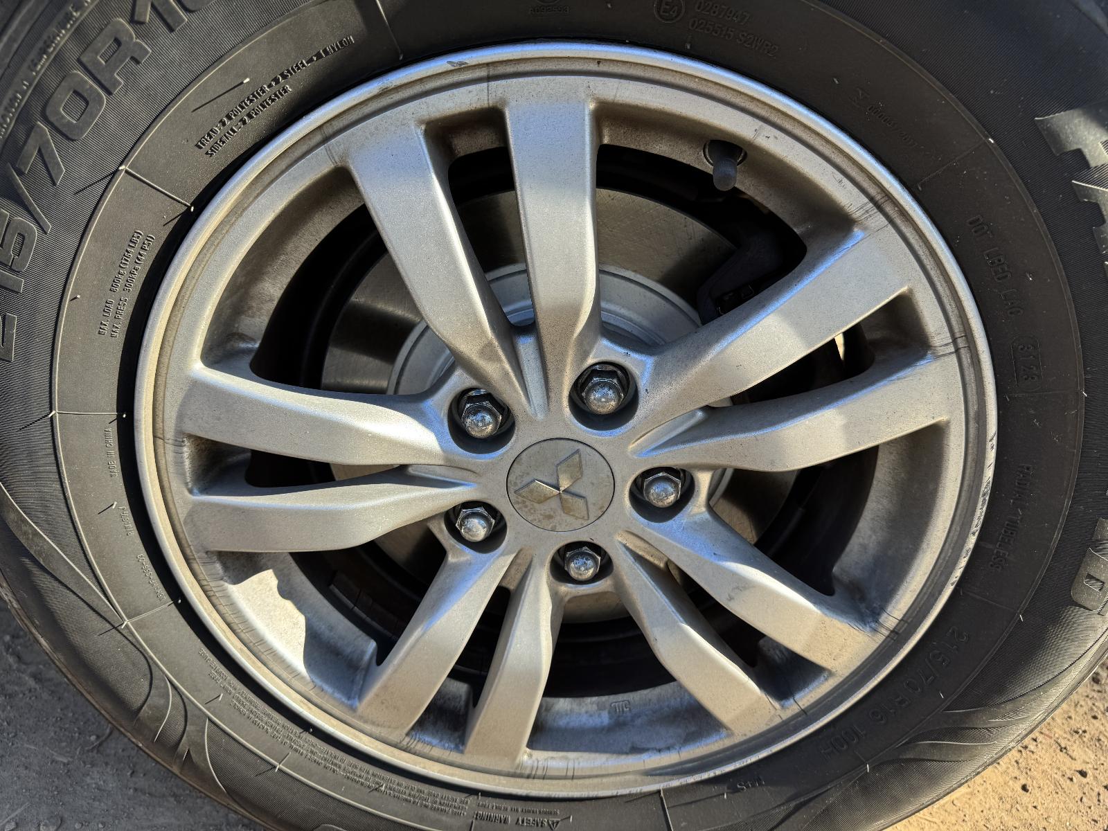 View MITSUBISHI OUTLANDER 2012 5 Door Station Wagon Breaking