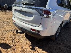 View MITSUBISHI OUTLANDER 2012 5 Door Station Wagon Breaking