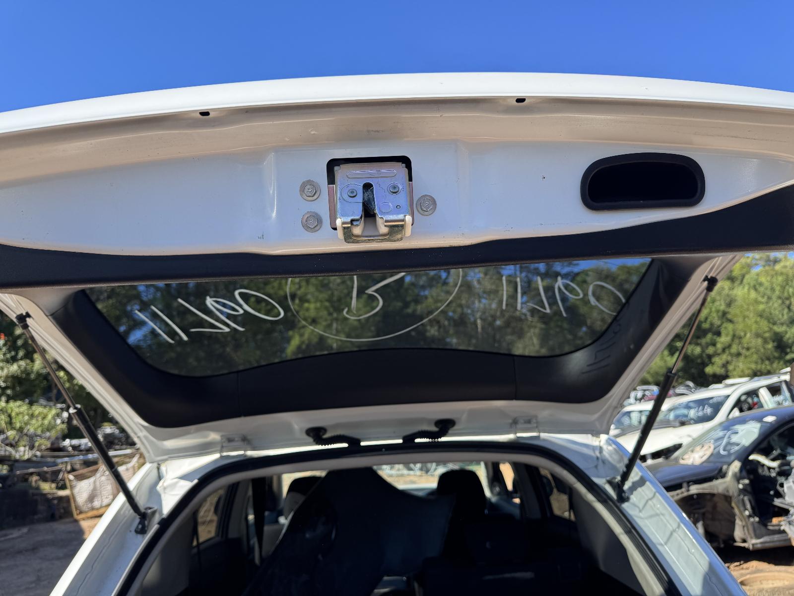 View MITSUBISHI OUTLANDER 2012 5 Door Station Wagon Breaking